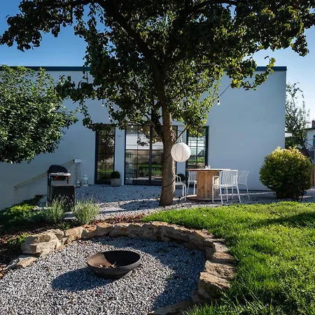 Ferienhaus Atelier V Raji