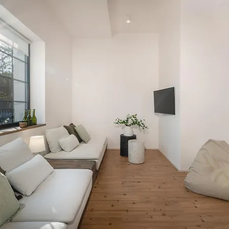 Ferienhaus Atelier V Raji *